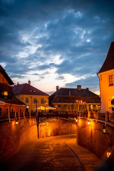 Vista noturna sobre a cidade de Sibiu — Fotografia de Stock