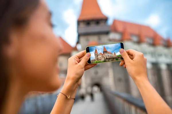 Fotografiando el castillo de Corvin — Foto de Stock