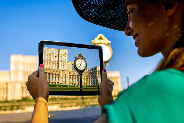 Fotografare l'edificio del parlamento a Bucarest — Foto Stock