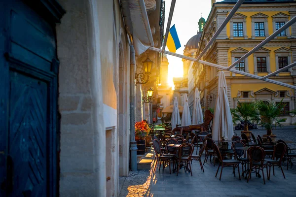 Morgen Marktplatz in lviv — Stockfoto