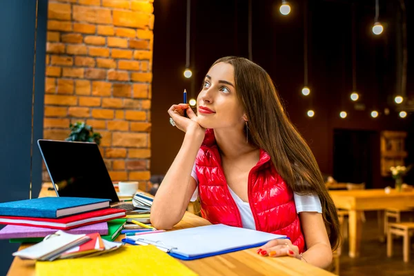 Pracy lub studiów w kawiarni — Zdjęcie stockowe