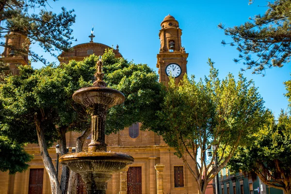 Piazza del centro nella città di Galdar — Foto Stock