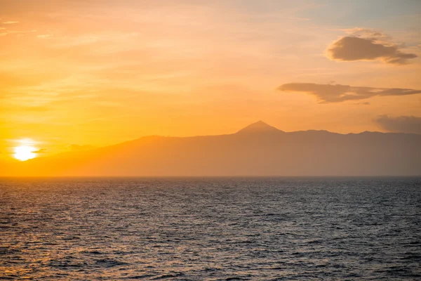 Τενερίφη νησί σιλουέτα για το ηλιοβασίλεμα — Φωτογραφία Αρχείου