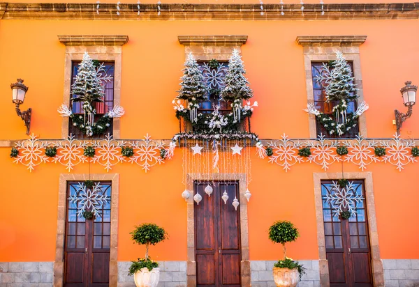 Fachada decorada Navidad — Foto de Stock