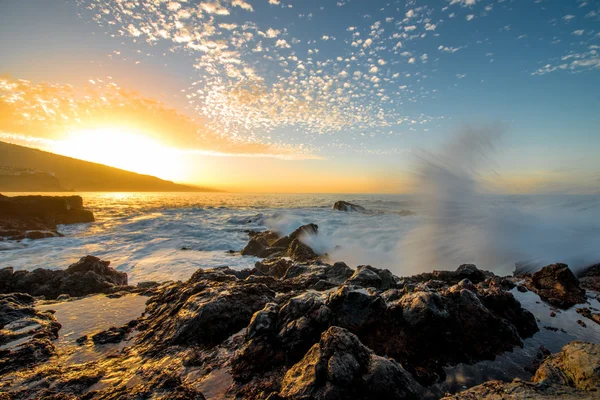 Costa del océano rocoso — Foto de Stock