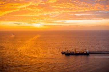 Güneşin üzerinde okyanus görmek