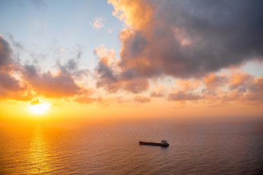 Kargo gemisi okyanus