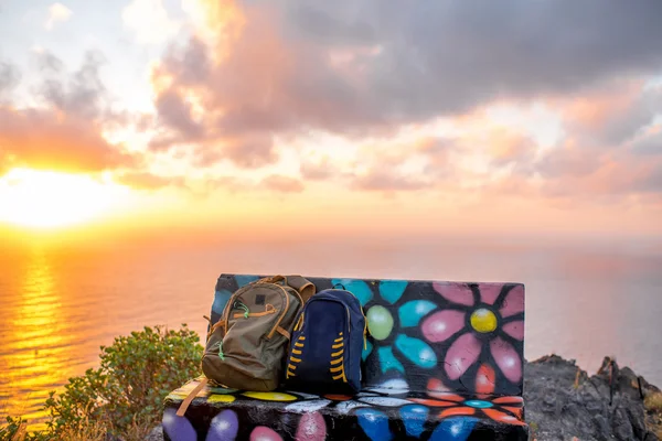 Two backpacks on the bench — Stock Photo, Image