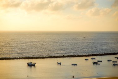 Sahilde balıkçı tekneleri