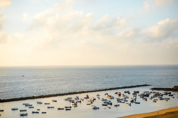 Vissersboten op het strand — Stockfoto