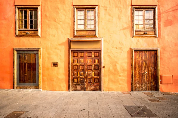 Fassade eines alten Gebäudes in der Lagunenstadt — Stockfoto