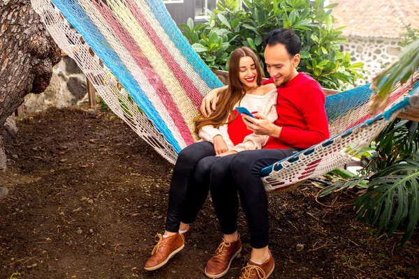 Couple on the hammock — 图库照片