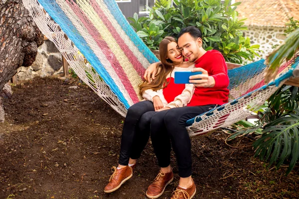 Couple on the hammock — Stock fotografie