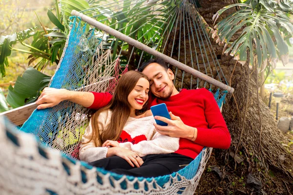 Couple on the hammock — 图库照片