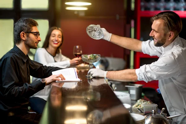 Chef cook serving dessert for clients — Stock Photo, Image