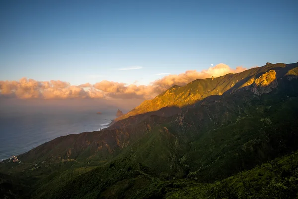 Montañas en el parque Anaga en la isla de Tenerife — Foto de Stock