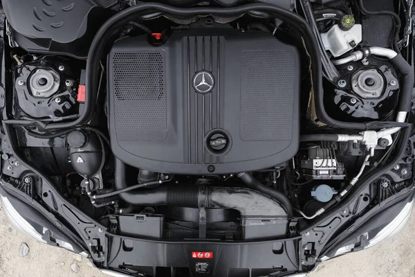 Dnipro, Ukrayna - 21 Kasım 2020: Mercedes-Benz E220 CDI 2011 siyah renk, iç mekan