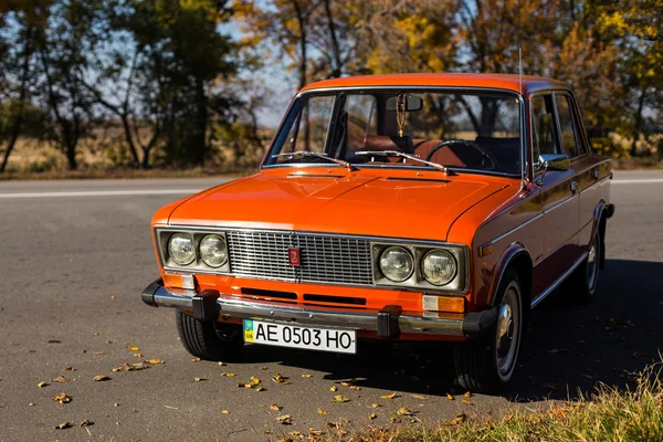 Lada 2106 near the road — Stock Photo, Image