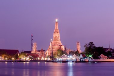WAT Arun saldırın. Bangkok, Tayland. kamusal sanat