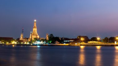 WAT Arun saldırın. Bangkok, Tayland. kamusal sanat