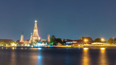 WAT Arun saldırın. Bangkok, Tayland. kamusal sanat
