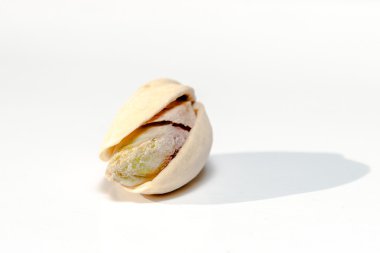 beyaz zemin üzerine Antep fıstığı kazık