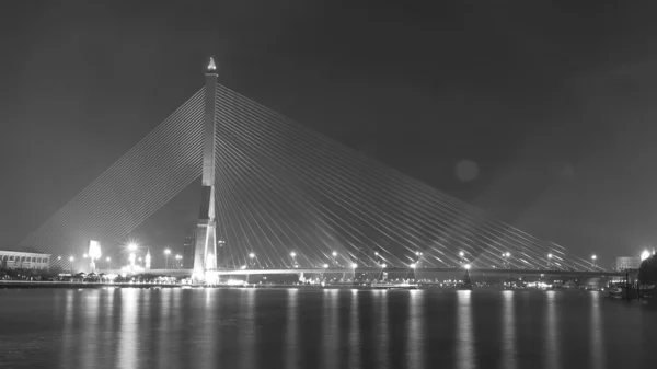 Mega puente en Bangkok, Tailandia (Puente Rama 8 ) — Foto de Stock
