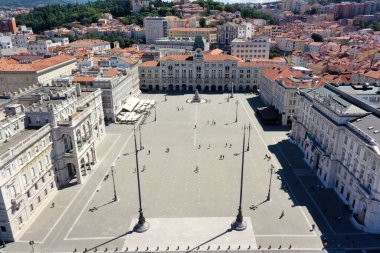 Trieste - Piazza Unit d Italia yukarıdan panoramik bir şehirde