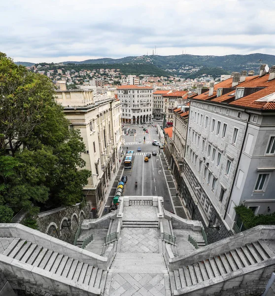 Trieste, Goldoni Meydanı manzaralı Scala dei Giganti 'nin tepesinden görüldü.