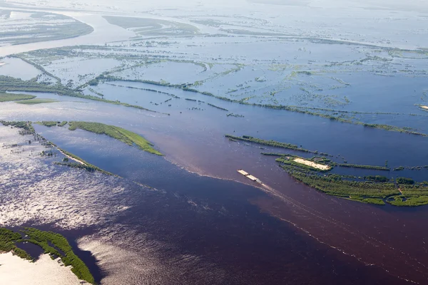 Grande rio durante a inundação da mola, vista superior — Fotografia de Stock