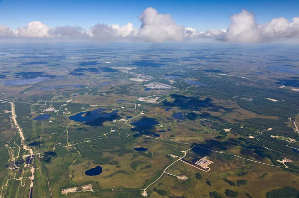 Oljerigg på oljefält, ovanifrån — Stockfoto