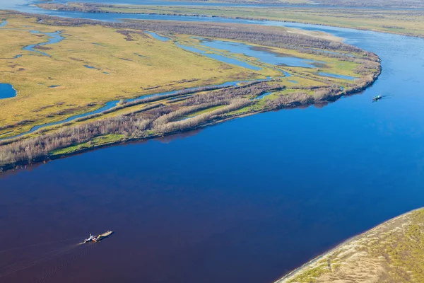 Schiffe auf dem Fluss, Ansicht von oben — Stockfoto