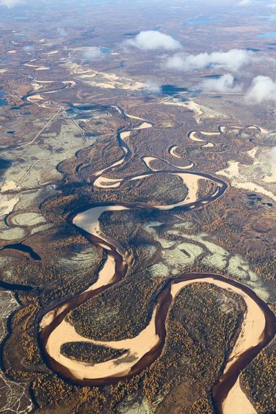 Rio de tundra no outono, o melhor modo de exibição — Fotografia de Stock
