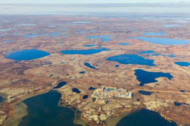 Petrol platformu üzerinde tundra, üstten görünüm