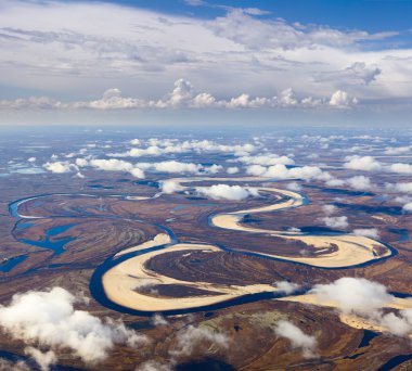 Tundra nehir sonbahar, en iyi görünümü