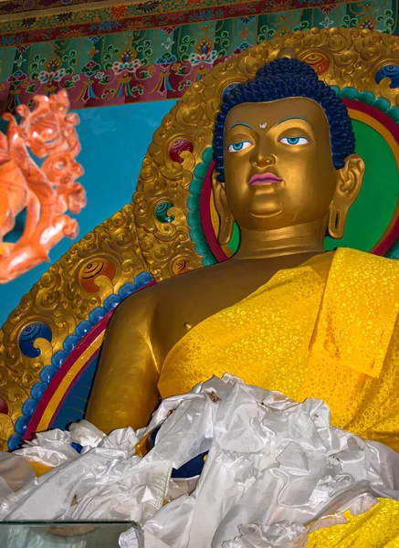 Buddha Gyllene Staty Närbild Skott Klostret Från Olika Perspektiv Bild — Stockfoto