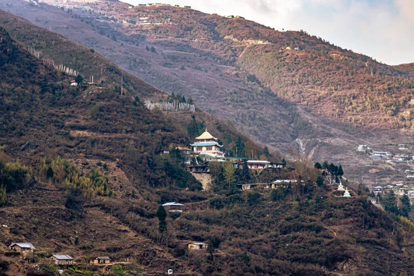 Akşam Saatlerinde Dağ Eteğindeki Budist Manastırı Bomdila Arunachal Pradesh Hindistan — Stok fotoğraf