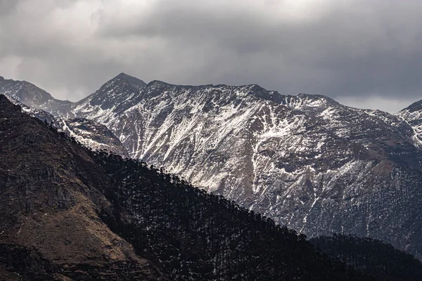 Montanhas Himalaianas Cobertas Neve Leve Noite Imagem Tomada Sela Pass — Fotografia de Stock