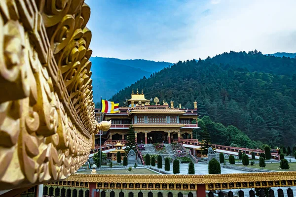 Buddhista Kolostor Himalájai Hegy Lábainál Reggelente Egyedülálló Perspektívából Kép Készül — Stock Fotó