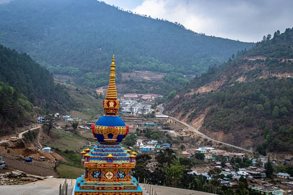 Buddhista Sztúpa Himalájai Hegyi Háttér Reggel Csúcsszögből Kép Készül Dirang — Stock Fotó
