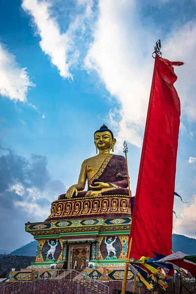 Huge Buddha Golden Statue Different Perspective Bright Blue Sky Evening — Stock Photo, Image