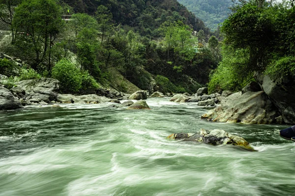 Mountain River Extreme Water Flow Forests Day Long Exposure Shot — 图库照片