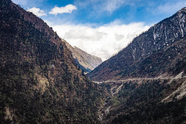 Himalaya Vale Montanha Com Céu Azul Brilhante Dia Imagem Topo — Fotografia de Stock