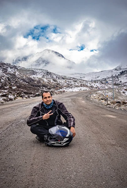 Man Solo Traveler Isolated Tarmac Road Snow Cap Mountains Background — Φωτογραφία Αρχείου