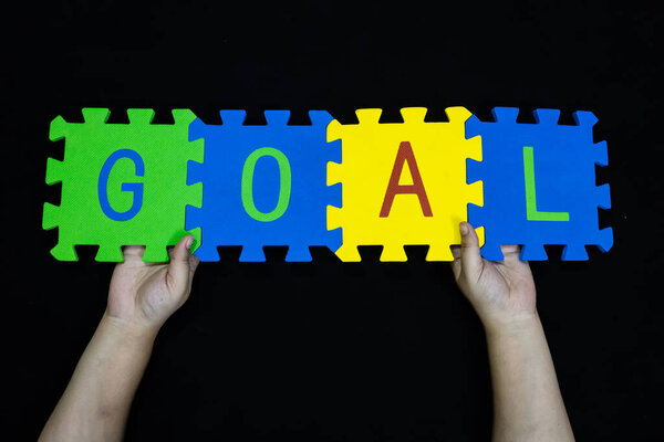 буквы цели успеха и достижения на пересекающихся плитках