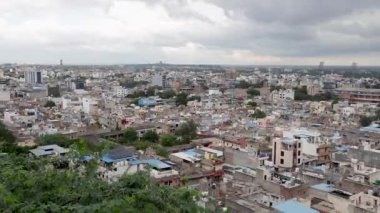 Yoğun konutları tepe noktasından çekilen kentsel yerleşim alanı