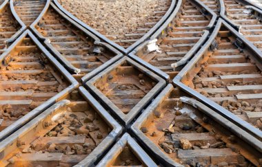 dar ölçü demiryolu geçiş mekanizmasını kapat