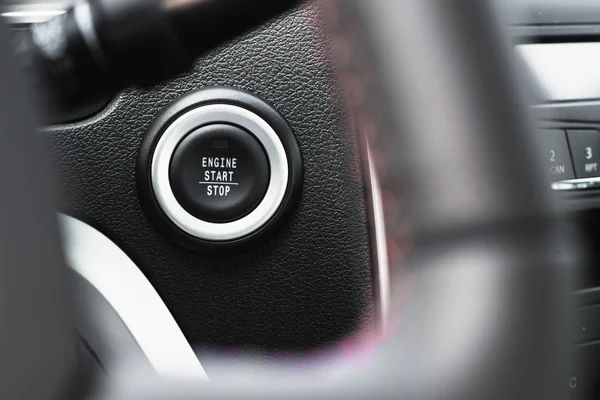 Кнопка запуску автомобіля — стокове фото