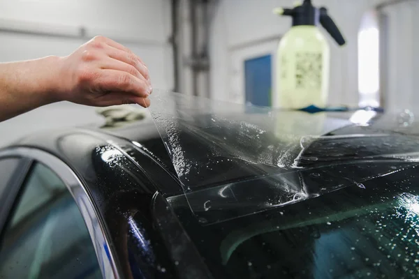 Blindaje con película de piezas de carrocería de coche — Foto de Stock