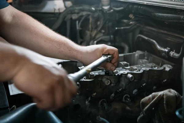 Man Hands Holding Tool Repairing Car Engine Shallow Depth Field — Stock Photo, Image